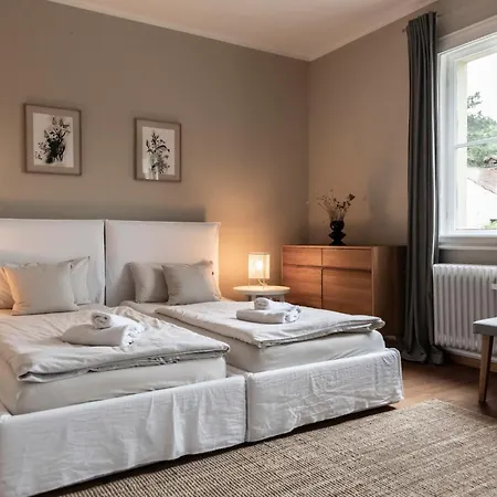 Exklusives In Lage Mit Pool, Sauna, Terrasse - Der Johannishof Wurzburg